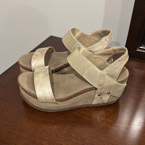 Hokus Pokus wedge sandals